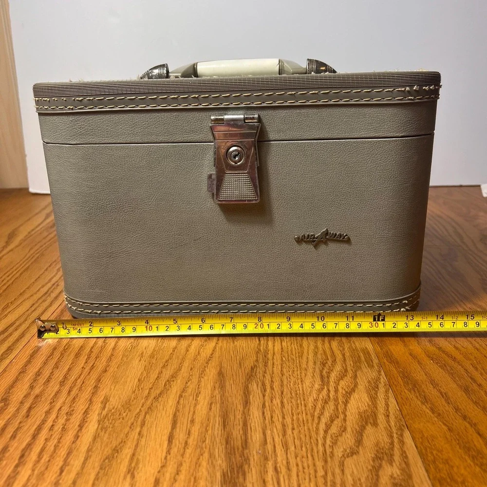 Vintage Airway Train Case Gray Hard Shell Makeup Cosmetic Vanity Case w Mirror